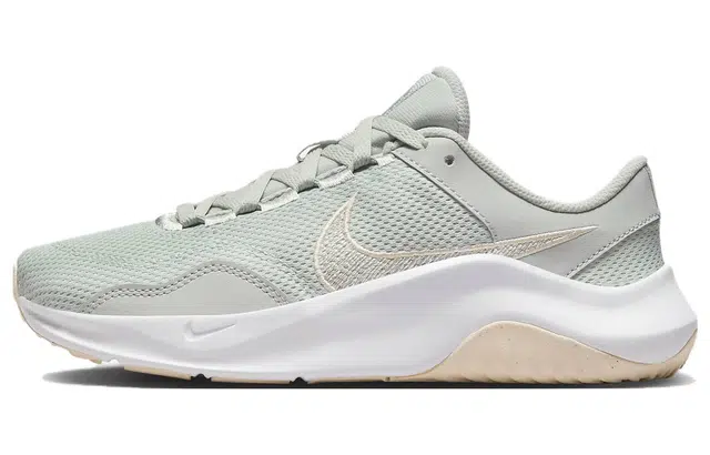 Nike Legend Essential 3