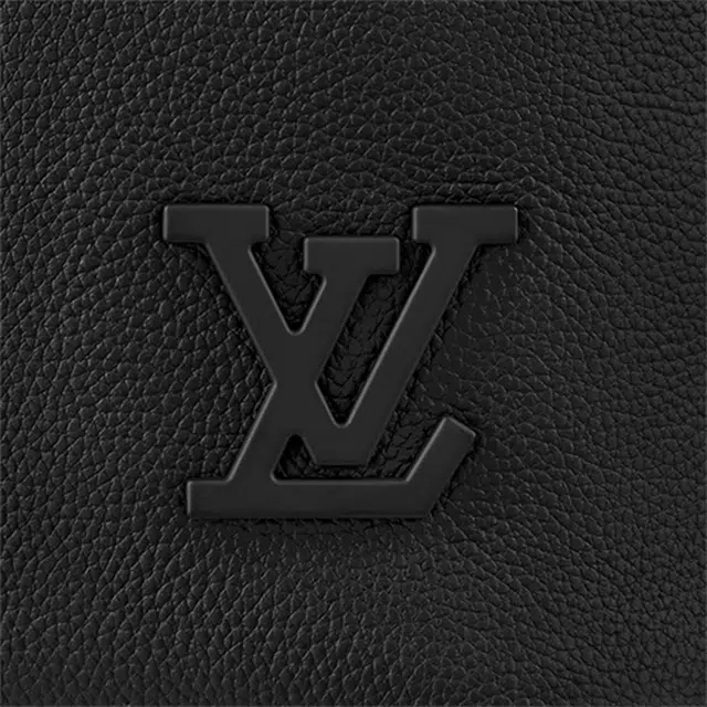 LOUIS VUITTON SAC LOCK IT Logo Tote 520