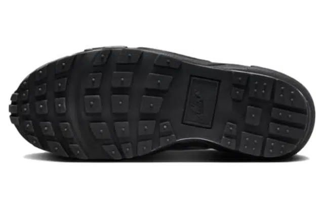 Sacai x Nike Air Magmascape "Varsity Royal"