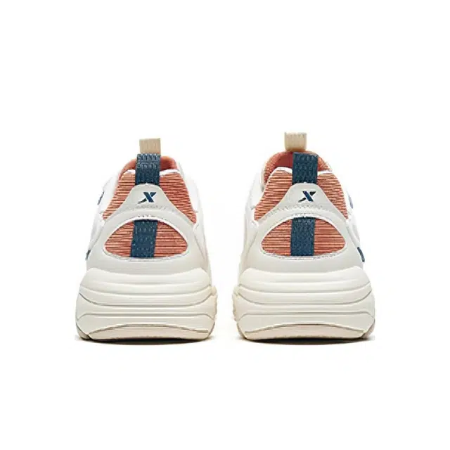 特步 舒适运动 低帮 生活休闲鞋 男款 茶白色