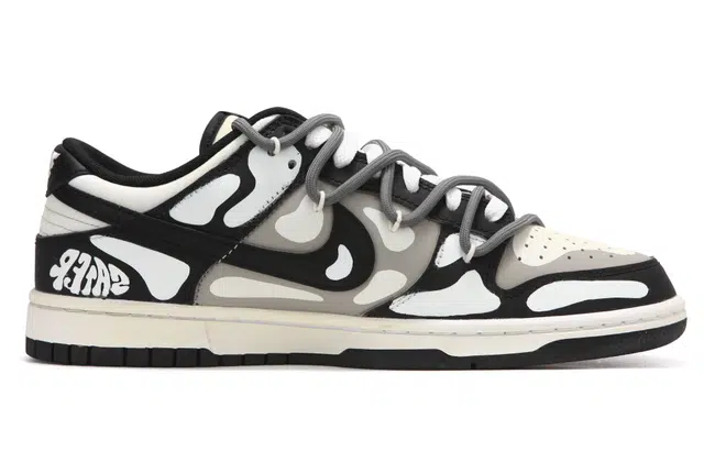 Nike Dunk Low "Panda"