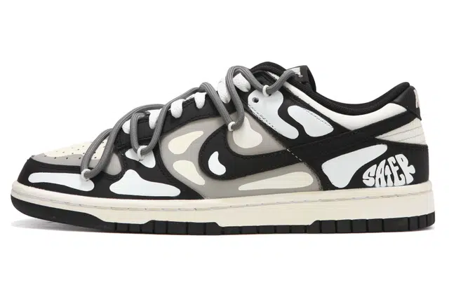 Nike Dunk Low "Panda"
