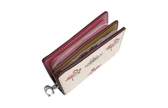 COACH Snap Wallet 11 Logo