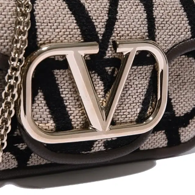 Valentino V