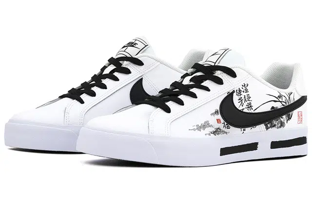 Nike Court Royale