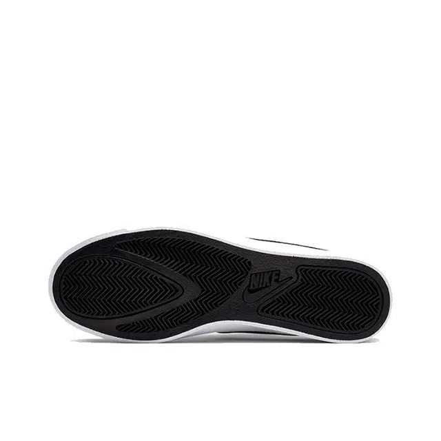 Nike Court Royale