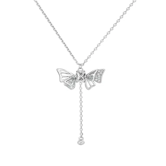 希遇 闪闪蝴蝶抽拉可动气质轻奢 铜 锆石 项链 女款