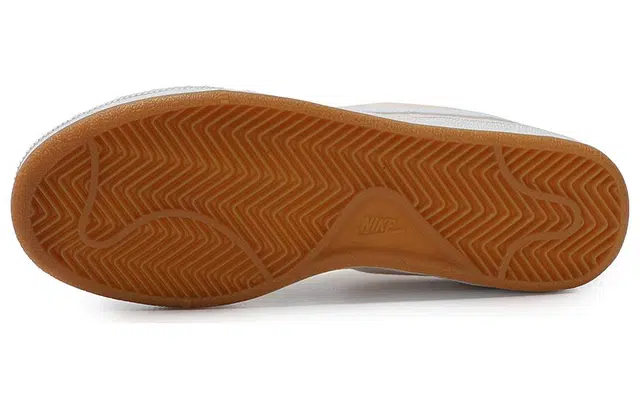 Nike Court Royale