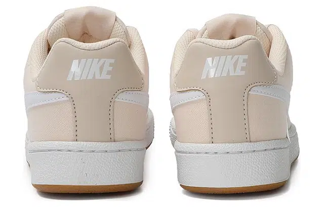 Nike Court Royale