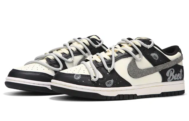 Nike Dunk Low "Panda"