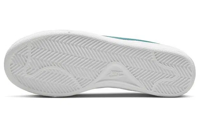 Nike Court Royale