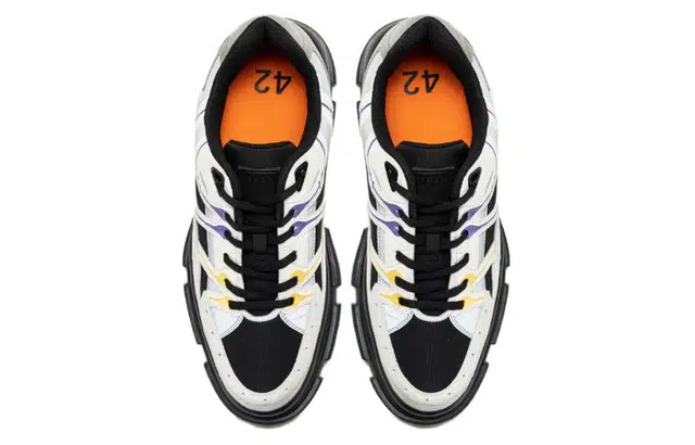 both Gao Eva RUNNER