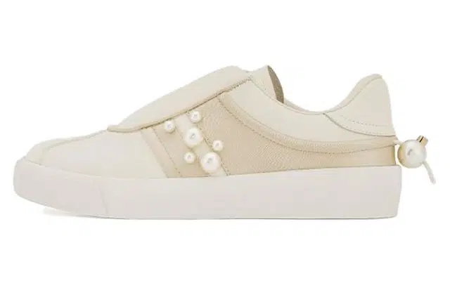 ROSESTUDIOBYGUOPEI x 73Hours