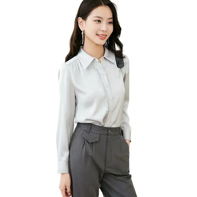 晚白 翻领减龄职业通勤衬衫 女款