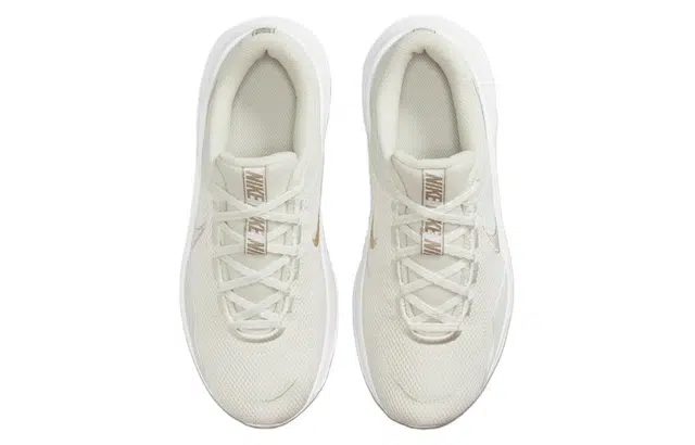 Nike Legend Essential 3