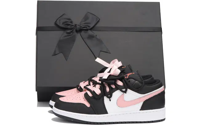 Jordan Air Jordan 1 Low GS Black Pink