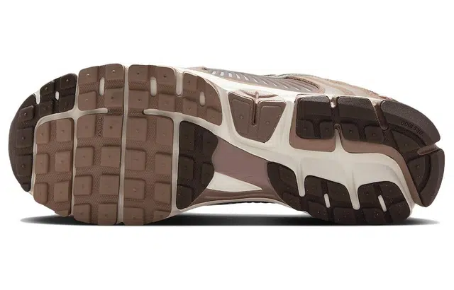 Nike Air Zoom Vomero 5