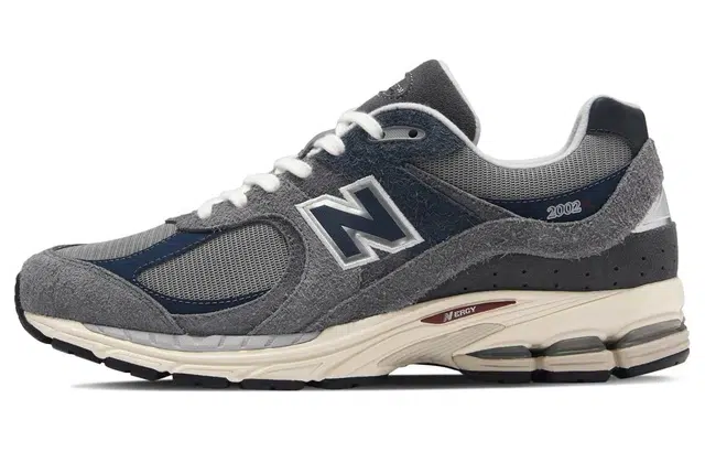 New Balance NB 2002R