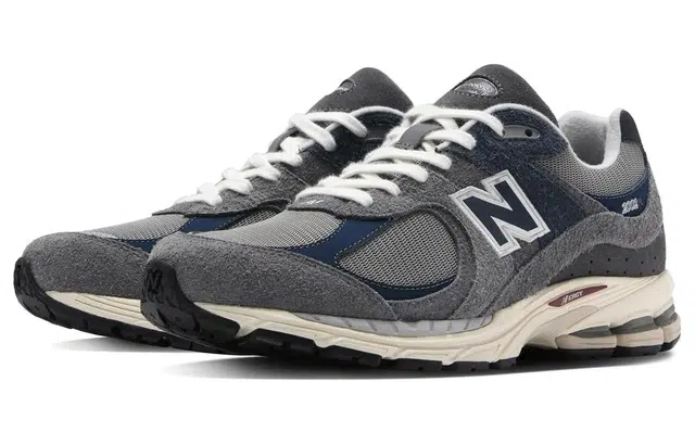 New Balance NB 2002R