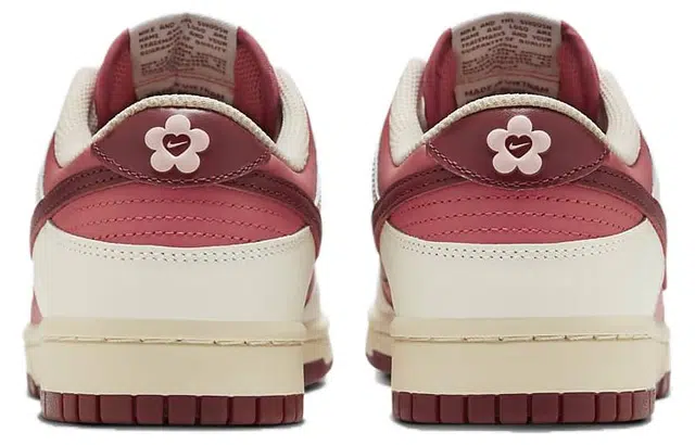 Nike Dunk Low "Valentines Day"