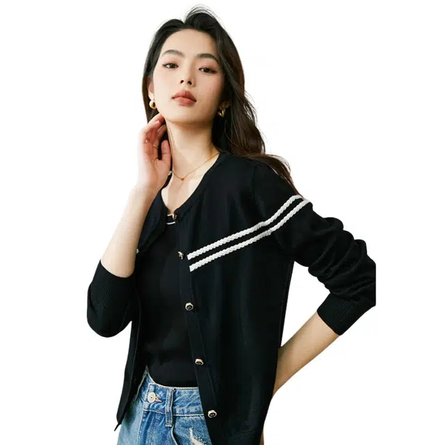 晚白 圆领减龄修身针织衫 女款 黑色