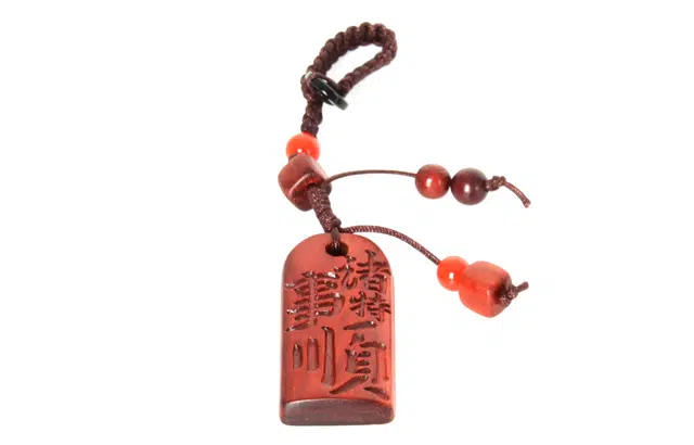 檀欣 新中式  雕刻诸事顺意无事牌 平安护身符 高级红木挂件 钥匙扣车钥匙扣包包吊坠 木作把件 男女同款情侣款 血檀 礼盒装