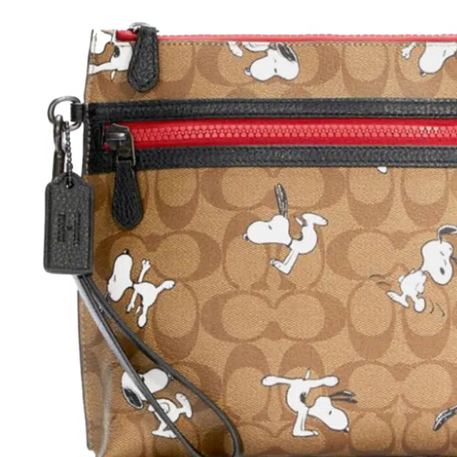 COACH x Snoopy Pouch Peanuts 30