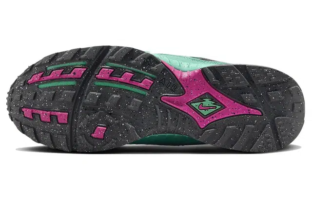 UNDEFEATED x Nike Air Terra Humara Light Menta