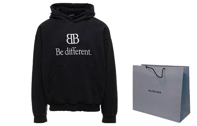 Balenciaga FW22 Be different 2B