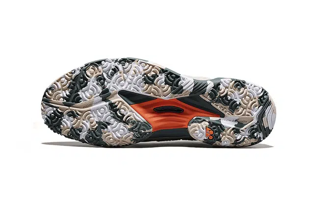 YONEX