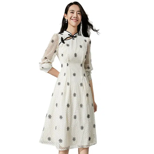 晚白 复古立领印花长袖连衣裙 女款 杏色