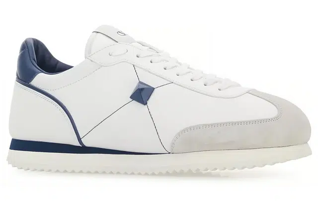 Valentino Garavani Stud Around