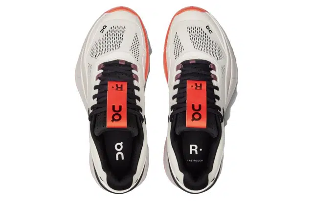 x On THE ROGER Clay