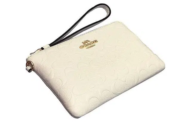 COACH Boxed 16 Logo