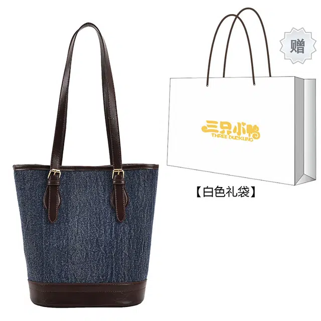 三只小鸭 腋下包小众质感百搭大容量水桶包 牛仔布 单肩包 女款 深蓝色/浅蓝色