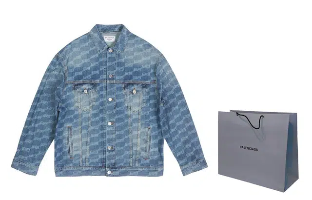 Balenciaga FW22 Logo