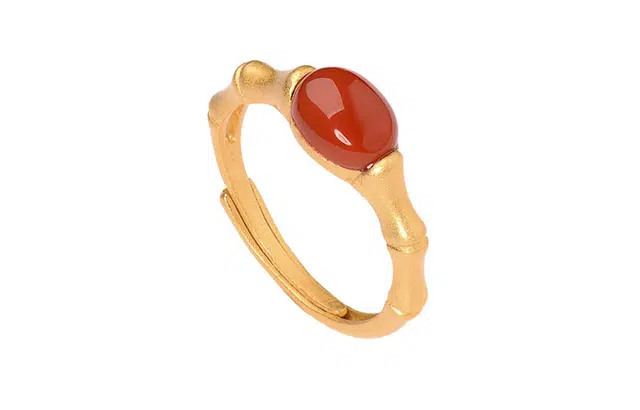 925
