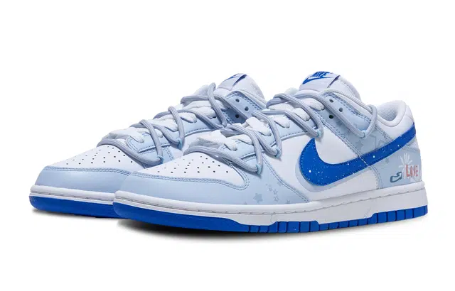 Nike Dunk Low "Hyper Royal"