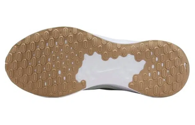 Nike REVOLUTION 7