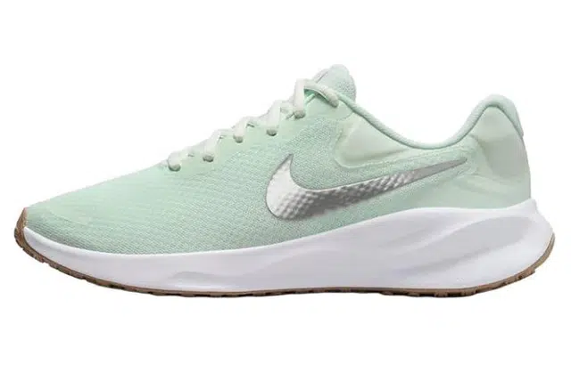 Nike REVOLUTION 7