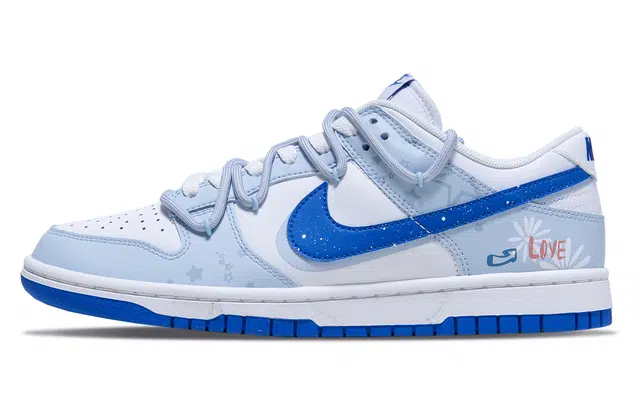 Nike Dunk Low "Hyper Royal"