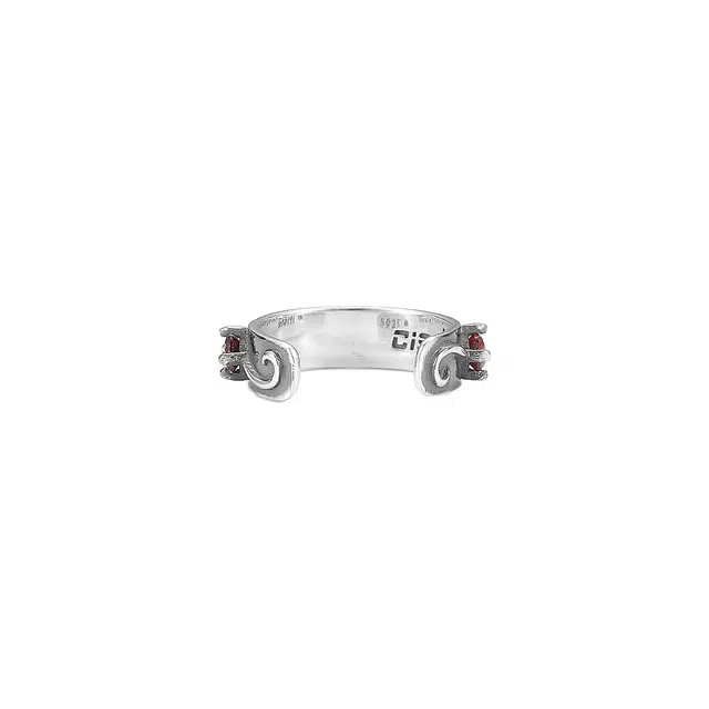 925