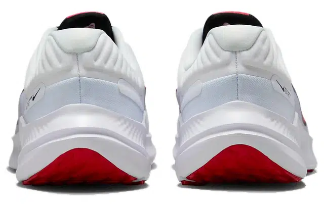 Nike Quest 5