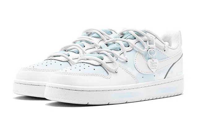 Nike Court Borough Low 520