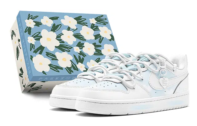 Nike Court Borough Low 520