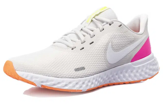 Nike REVOLUTION 5