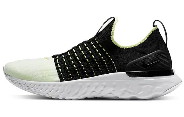 Nike React Phantom Run Flyknit 2