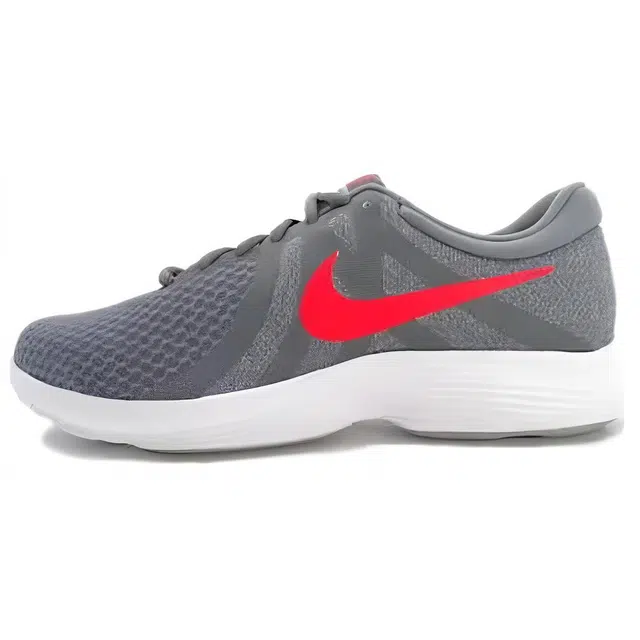 Nike REVOLUTION 4
