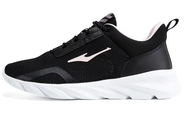 鸿星尔克 网布 耐磨防滑 减震透气轻便 低帮 跑步鞋 女款 正黑