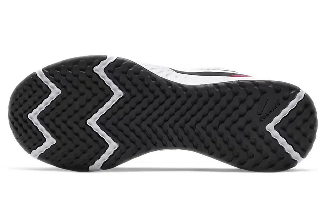Nike REVOLUTION 5